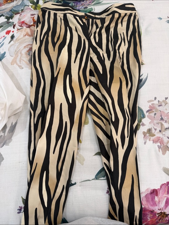 St. John Pants - St. John women’s used  Zebra-Print Pants in Beige and Black